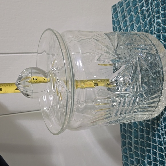 Elegant Crystal Jar with Lid - Picture 3 of 8